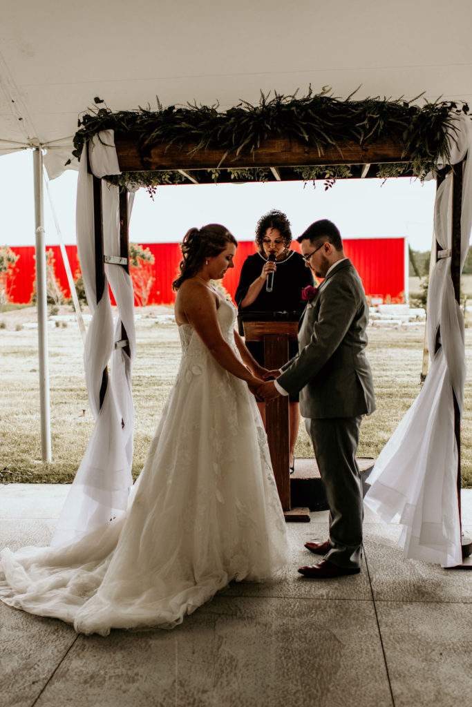 Conklin S Barn Wedding Illinois Photographs By Teresa