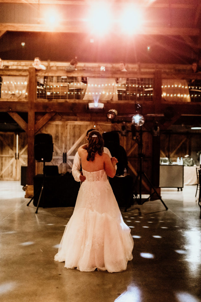 Conklin S Barn Wedding Illinois Photographs By Teresa